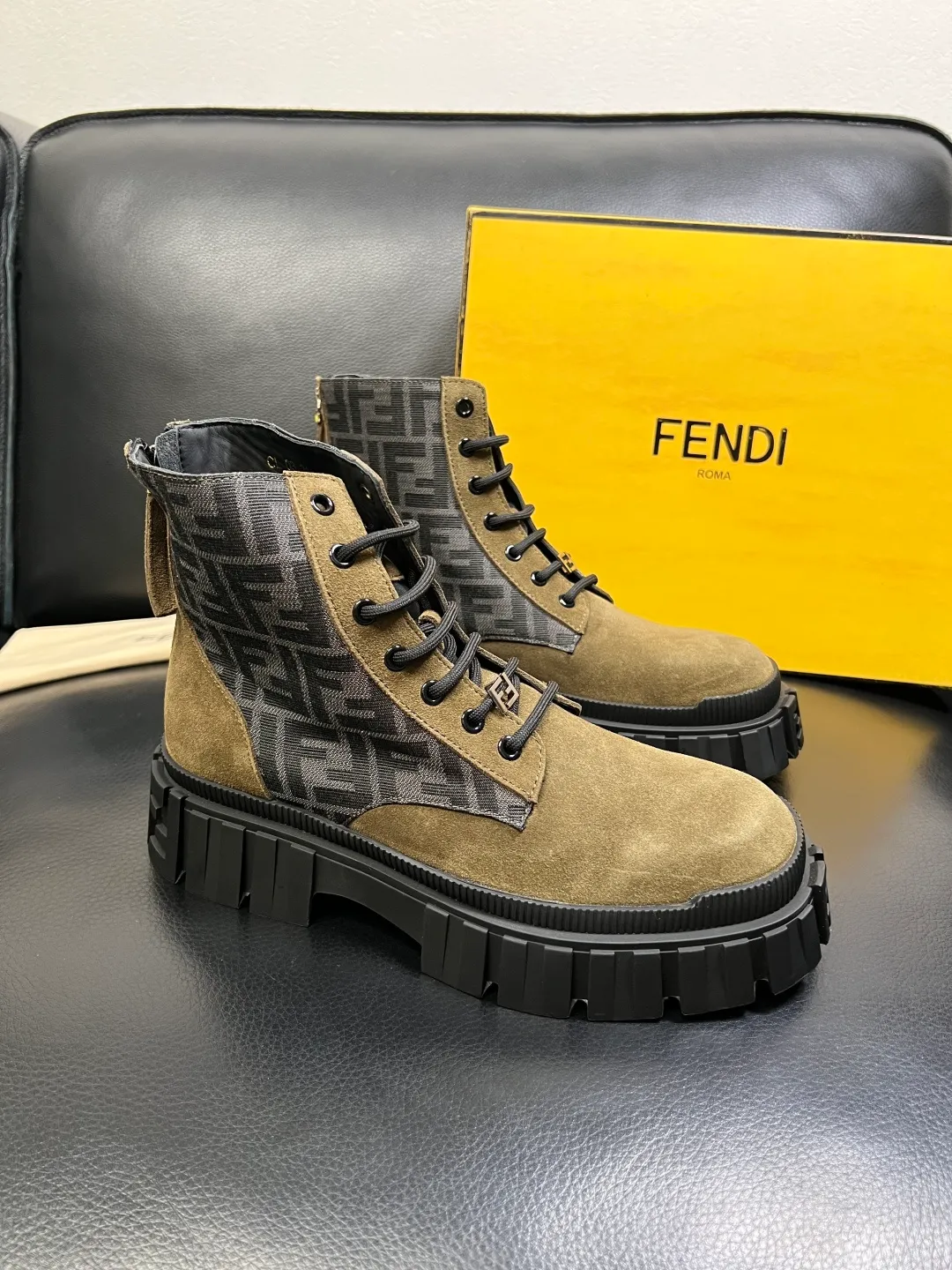 Men's shoes 💰900 FENDI High-quality top craftsmanship, Fendi boots high-top counter synchronization, original factory configuration imported Italian cowhide fly-knit fabric, imported cowhide lining, breathable and comfortable, soles: original soles specially provided by the original factory, original factory and single goods are welcome to compare, code number 39-44 (customized 38 45)